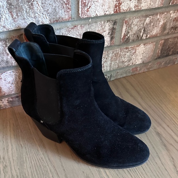 Rag & Bone Dixon $495 Women's Chelsea Heeled Booties - Picture 1 of 4